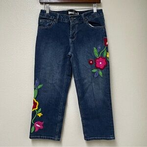 QUIZZ NY Denim Jeans with Floral Flower Embroidery Capri 7/8